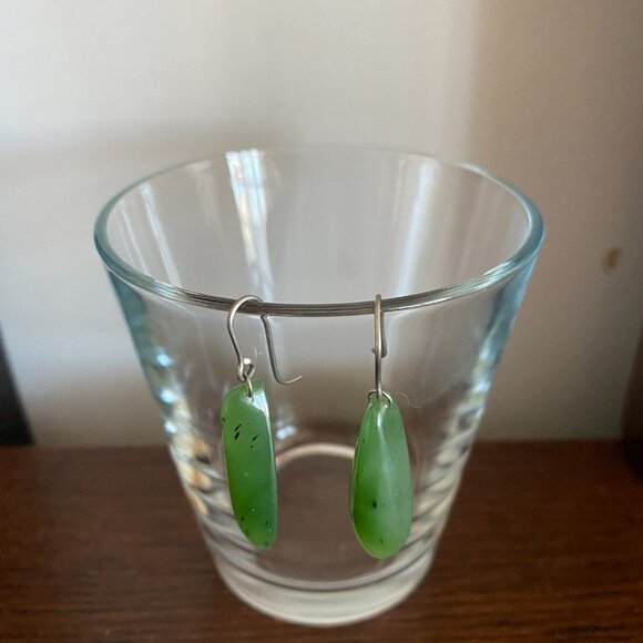 Handcrafted Natural Stone Green Agate Dangle Earrings - Picture 4 of 4